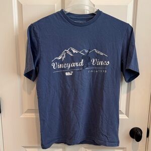 Vineyard Vines s/s AS Mountain Graphic Tee in Blue